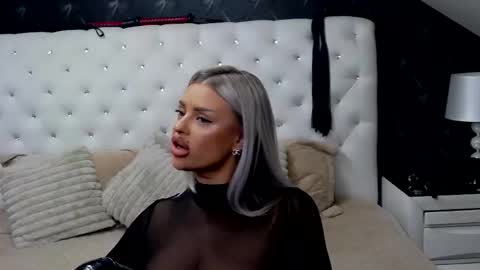 Emma Mavis online show from January 18, 11:14 am