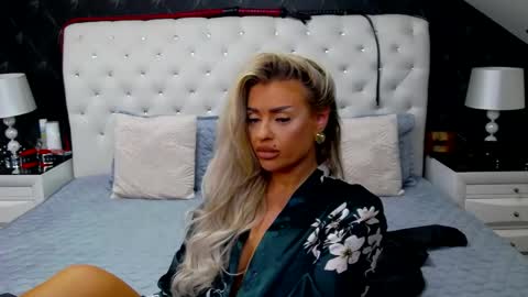 Emma Mavis online show from May 14, 10:00 am