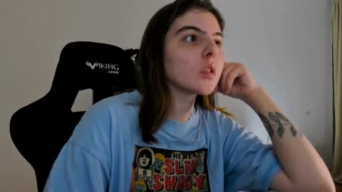 Snapshot of emmamon chatting on March 4, 7:43 pm Emma online show from March 4, 7:43 pm