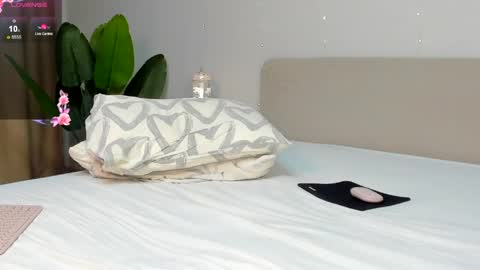 emmanuelleee online show from April 1, 1:41 pm