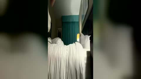 emmaraee online show from June 15, 6:59 am