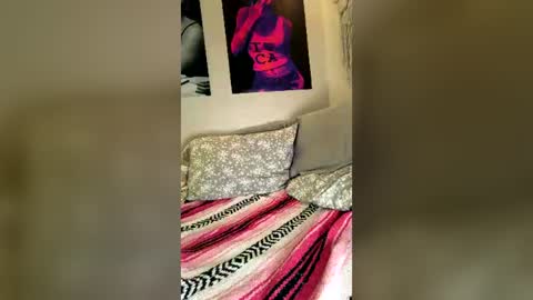 emmaraee online show from June 16, 9:34 am