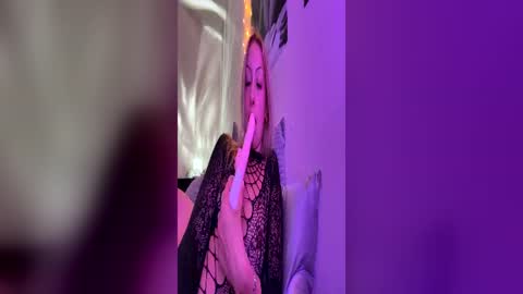emmaraee online show from June 21, 11:07 pm