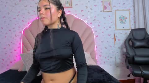 Snapshot of emmarosse_02 chatting on January 29, 12:24 pm emmarosse_02 online show from January 29, 12:24 pm