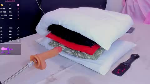 Snapshot of emmarouss1 chatting on March 7, 2:25 pm emmarouss1 online show from March 7, 2:25 pm