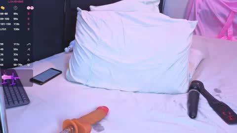 Snapshot of emmarouss1 chatting on April 1, 1:41 pm emmarouss1 online show from April 1, 1:41 pm