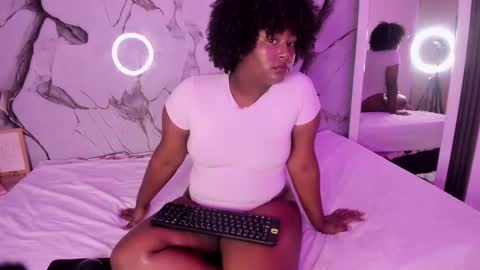 Snapshot of emmastarkx chatting on February 4, 9:53 pm emmastarkx online show from February 4, 9:53 pm