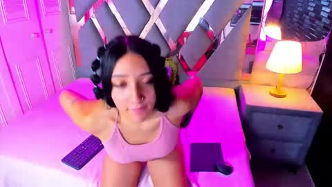 Snapshot of emmateylor chatting on March 29, 2:06 pm Emma online show from March 29, 2:06 pm