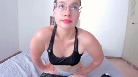 Snapshot of emmatorres9 chatting on December 28, 6:18 pm Emma Torres online show from December 28, 6:18 pm