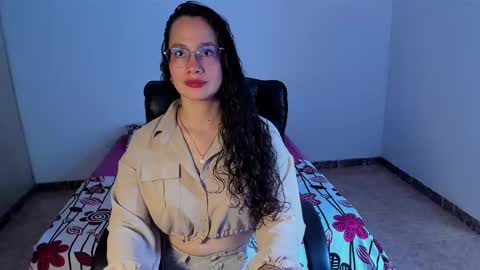 Snapshot of emmatorres9 chatting on March 1, 9:59 pm Emma Torres online show from March 1, 9:59 pm