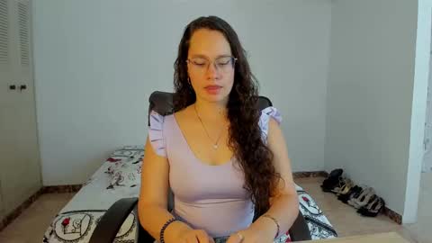 Snapshot of emmatorres9 chatting on March 8, 8:25 pm Emma Torres online show from March 8, 8:25 pm