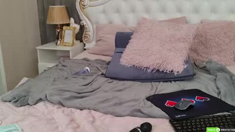 Emma Warren online show from May 18, 4:07 am