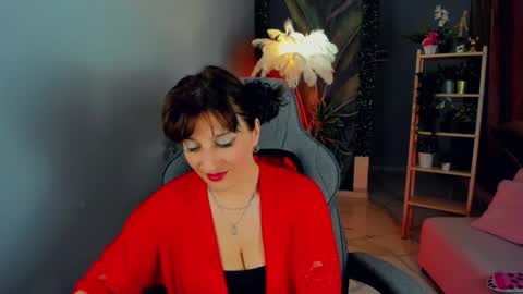 Emma online show from May 7, 3:39 pm