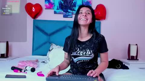 Snapshot of emmawillliams chatting on February 17, 4:15 pm Emma online show from February 17, 4:15 pm