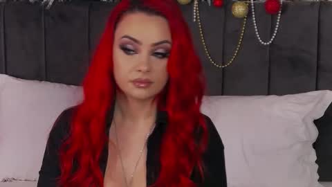 Snapshot of emmelyn_ chatting on January 6, 5:44 am Emm online show from January 6, 5:44 am