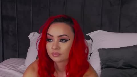 Snapshot of emmelyn_ chatting on February 6, 8:40 am Emm online show from February 6, 8:40 am