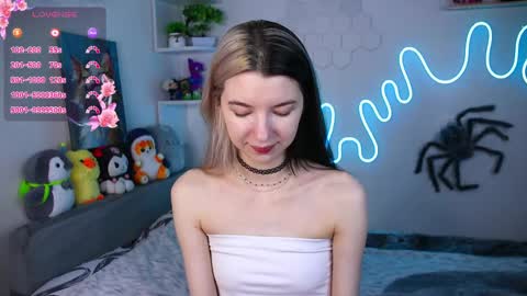 emmie_everly online show from May 7, 8:03 pm