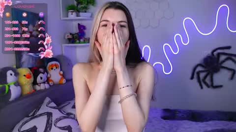 emmie_everly online show from May 15, 7:43 pm