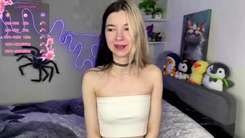 emmie_everly online show from May 19, 8:37 pm