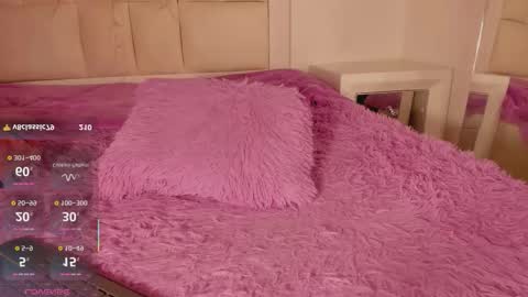 Snapshot of emmily_evans_ chatting on October 23, 1:54 pm emmily_evans_ online show from October 23, 1:54 pm