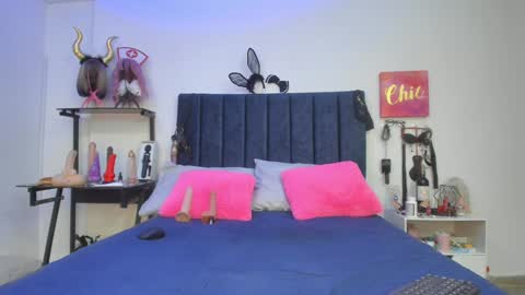          online show from December 14, 3:04 pm