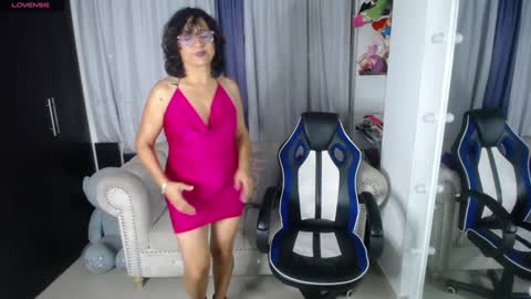 Snapshot of emmilychevalier chatting on January 11, 1:06 am Emmily online show from January 11, 1:06 am