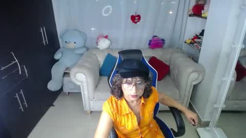 Snapshot of emmilychevalier chatting on March 11, 2:21 am Emmily online show from March 11, 2:21 am