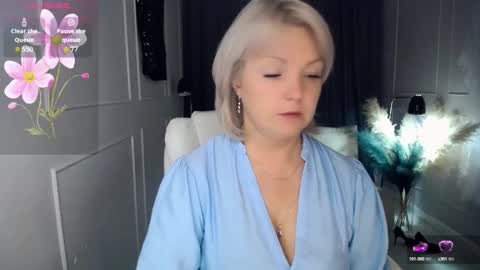 Snapshot of emmmam chatting on September 24, 1:47 pm emmmam online show from September 24, 1:47 pm