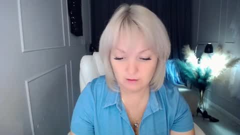 Snapshot of emmmam chatting on September 26, 1:37 pm emmmam online show from September 26, 1:37 pm