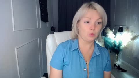 Snapshot of emmmam chatting on September 30, 7:35 am emmmam online show from September 30, 7:35 am