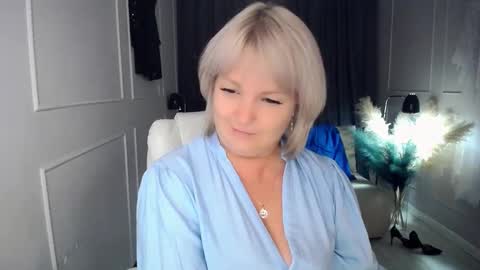 Snapshot of emmmam chatting on October 3, 8:39 pm emmmam online show from October 3, 8:39 pm