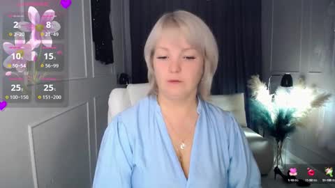 Snapshot of emmmam chatting on October 6, 5:49 am emmmam online show from October 6, 5:49 am