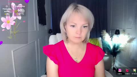 Snapshot of emmmam chatting on October 8, 8:45 am emmmam online show from October 8, 8:45 am