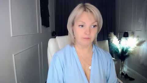 Snapshot of emmmam chatting on October 10, 1:10 pm emmmam online show from October 10, 1:10 pm