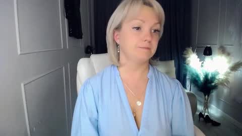 Snapshot of emmmam chatting on October 11, 1:16 am emmmam online show from October 11, 1:16 am