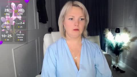 Snapshot of emmmam chatting on October 13, 12:27 pm emmmam online show from October 13, 12:27 pm