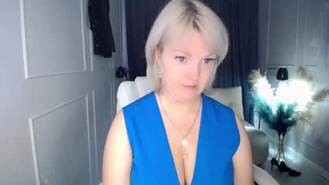 Snapshot of emmmam chatting on October 14, 8:04 am emmmam online show from October 14, 8:04 am