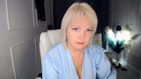 Snapshot of emmmam chatting on October 20, 2:06 pm emmmam online show from October 20, 2:06 pm