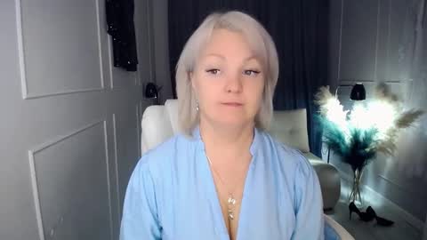 Snapshot of emmmam chatting on October 22, 2:17 pm emmmam online show from October 22, 2:17 pm