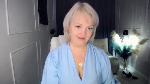 Snapshot of emmmam chatting on October 23, 8:35 am emmmam online show from October 23, 8:35 am