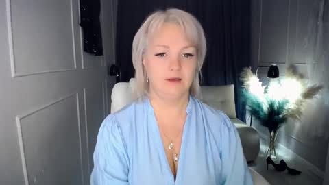 Snapshot of emmmam chatting on October 24, 5:48 am emmmam online show from October 24, 5:48 am