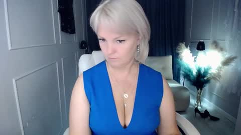 Snapshot of emmmam chatting on October 26, 3:45 am emmmam online show from October 26, 3:45 am