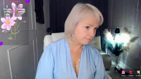 Snapshot of emmmam chatting on October 26, 11:31 pm emmmam online show from October 26, 11:31 pm