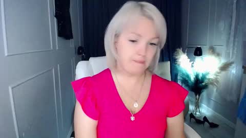 Snapshot of emmmam chatting on November 1, 5:31 am emmmam online show from November 1, 5:31 am