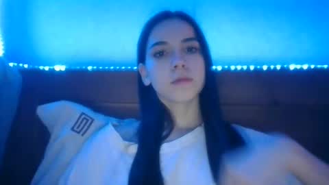 Snapshot of emmy_huff chatting on December 10, 1:33 pm emmy_huff online show from December 10, 1:33 pm