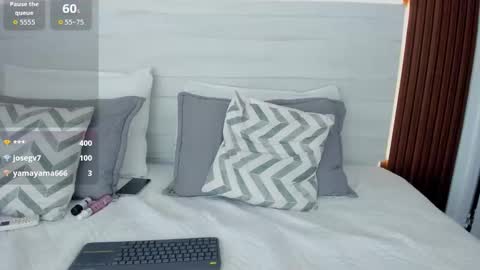 Snapshot of emmy_meadows chatting on October 31, 10:33 pm Emmy online show from October 31, 10:33 pm