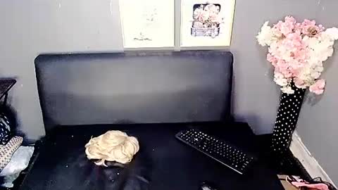Snapshot of emmybae69 chatting on February 14, 3:36 pm emma online show from February 14, 3:36 pm