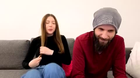 Snapshot of emmycb chatting on February 25, 4:49 pm Em online show from February 25, 4:49 pm