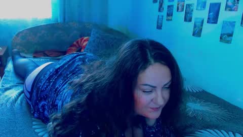 Snapshot of emmyxotty chatting on October 31, 9:43 am Emmy online show from October 31, 9:43 am