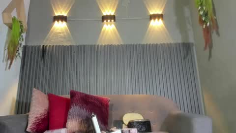 Snapshot of emmyy_fantasyy chatting on March 30, 1:01 pm emmyy_fantasyy online show from March 30, 1:01 pm